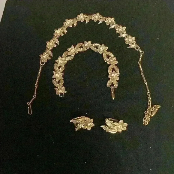 Cora Jewelry - Vintage Cora 3 piece set gold tone w/ rhinestone floral retro stunning set